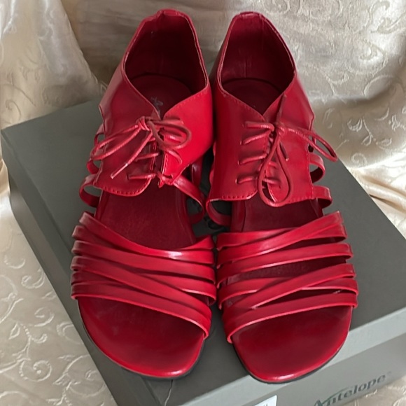 Antelope Red women sandals like new - Picture 13 of 13